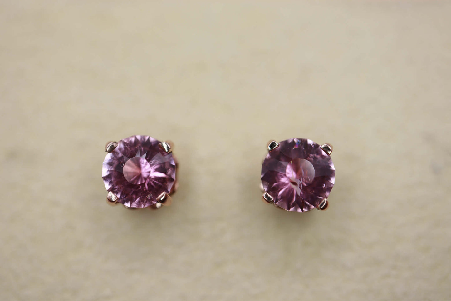 boucle d'oreille or rose 14k avec tourmaline du nigeria