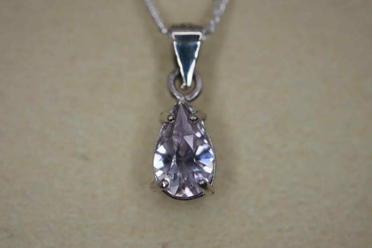 Necklace with a sapphire from Madagascar