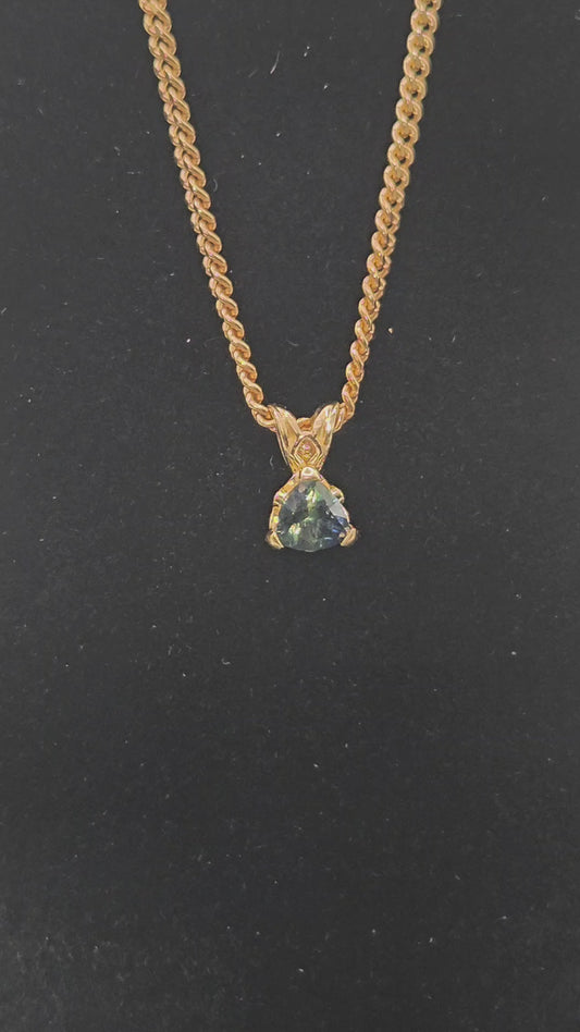 Collier en or 14k avec un parti sapphire