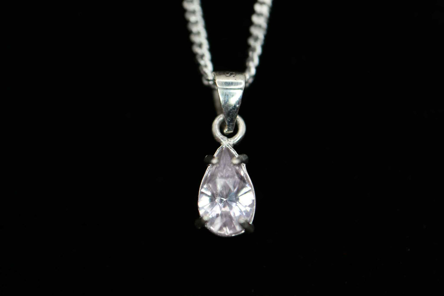 Collier avec un saphir du Madagascar